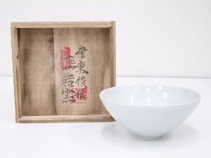 李東俊造　白磁花唐草茶碗